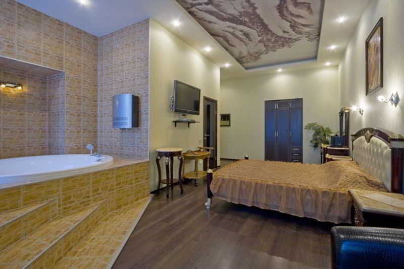 Alex Hotel on Marata 3