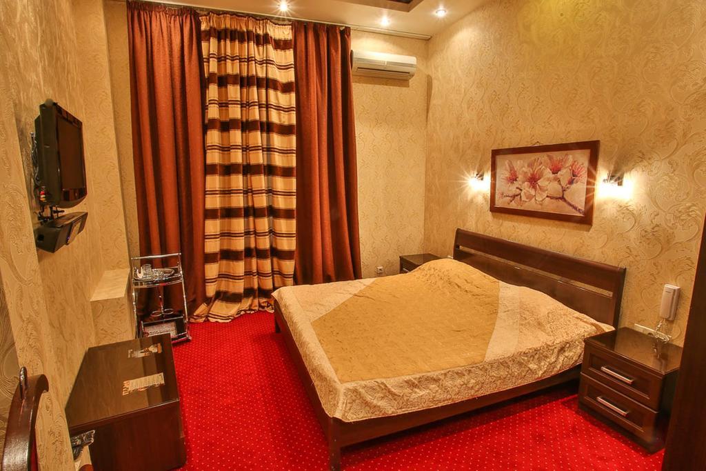 Alex Hotel on Marata 3