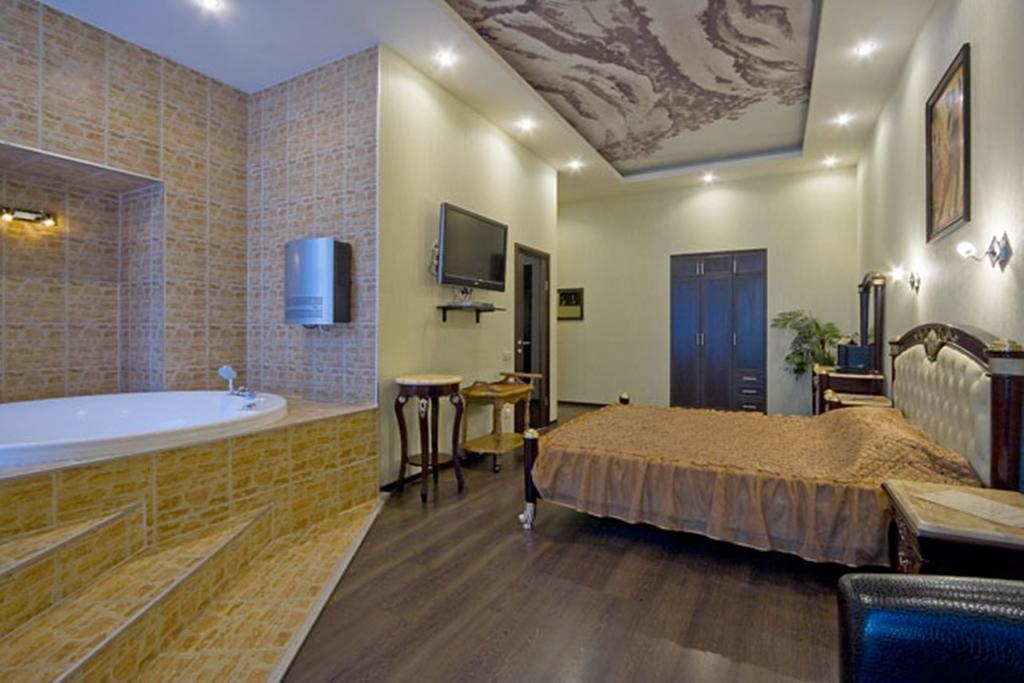 Alex Hotel on Marata 3