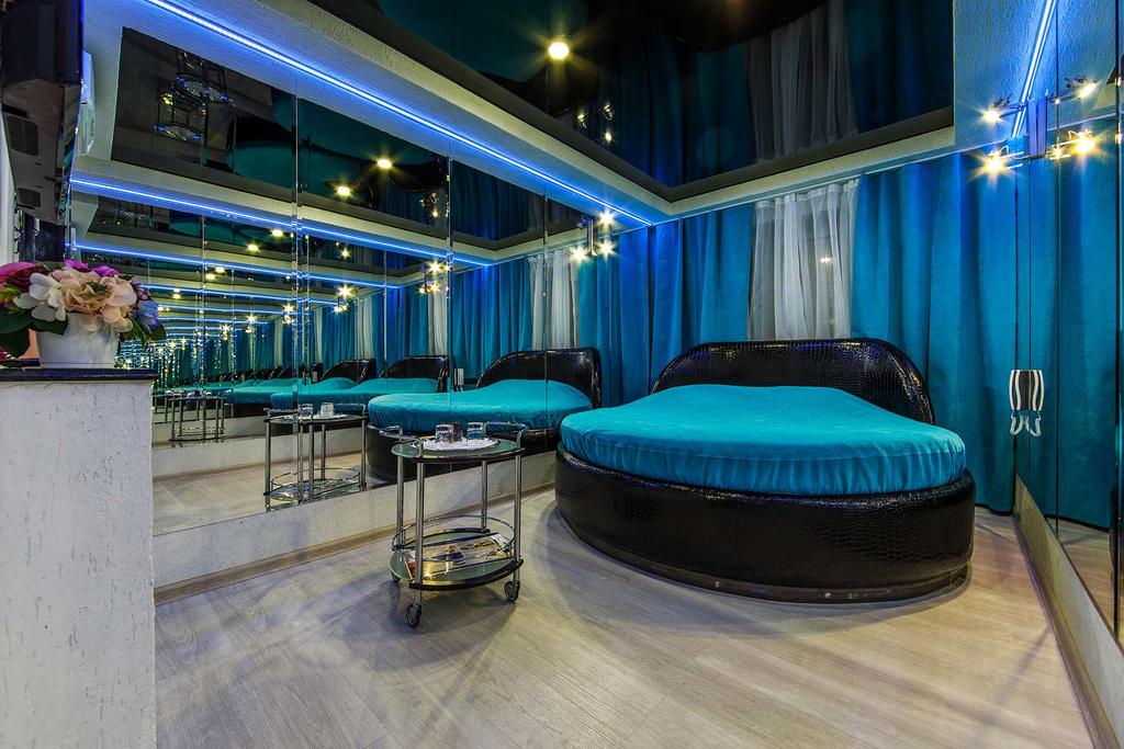Alex Hotel On Rybatskaya