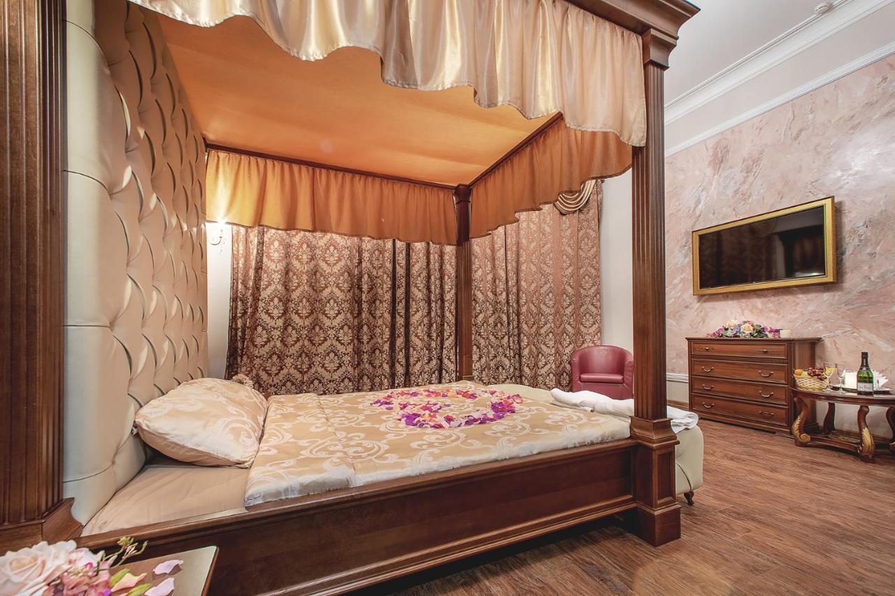 Alex Hotel on Vasilyevsky