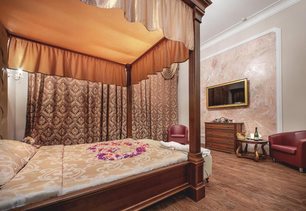 Alex Hotel on Vasilyevsky