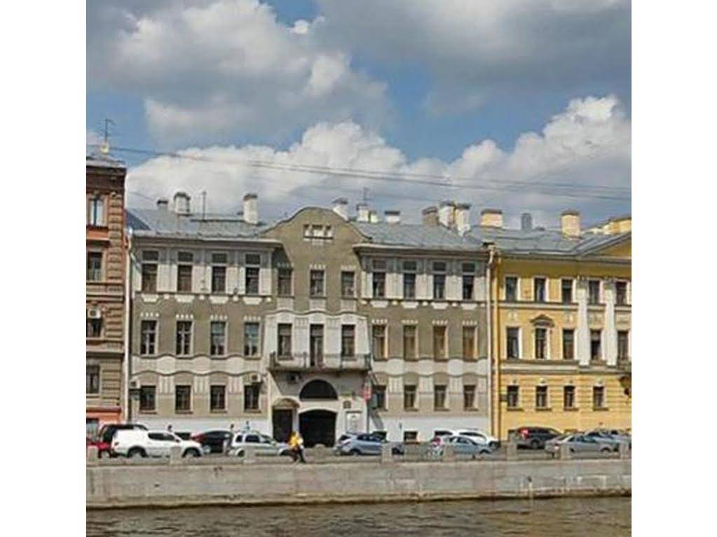 Alye Parusa Na Fontanke