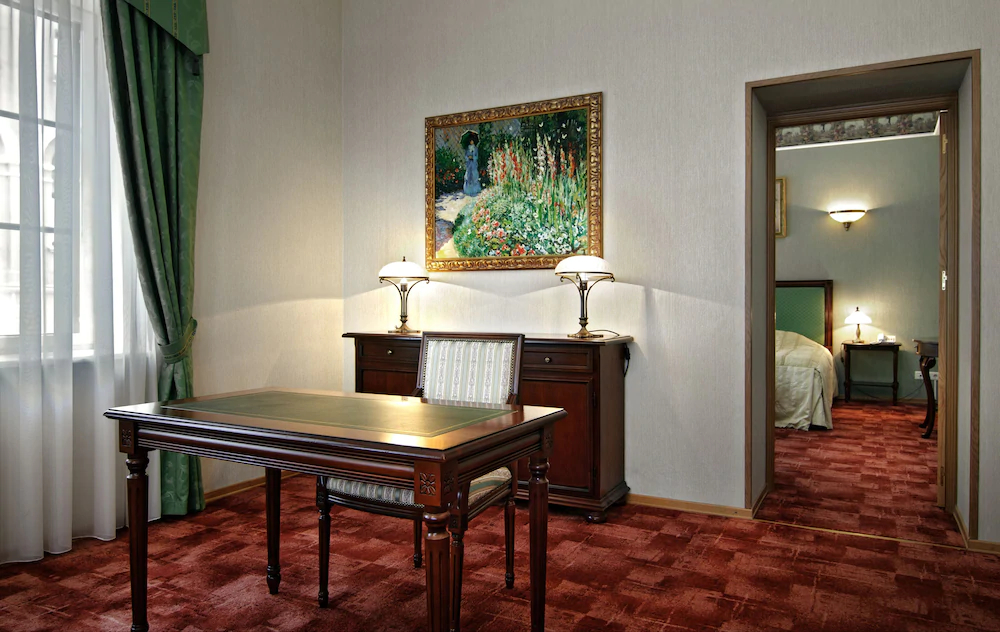 Aristocrat Boutique Hotel