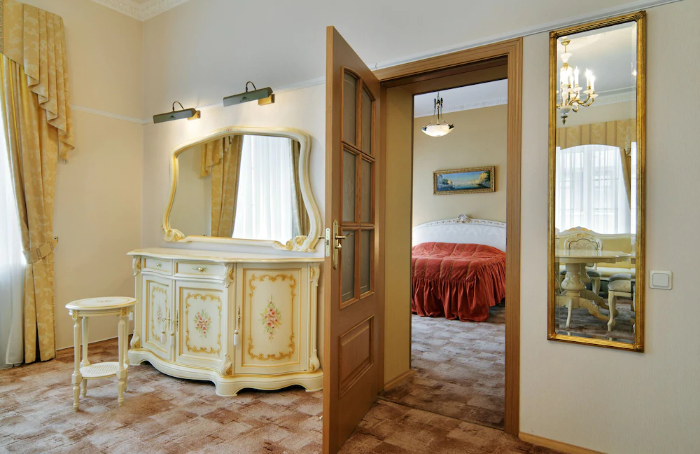 Aristocrat Boutique Hotel
