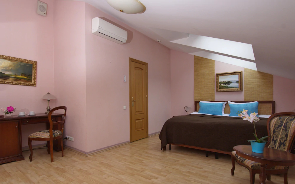 Aristocrat Boutique Hotel