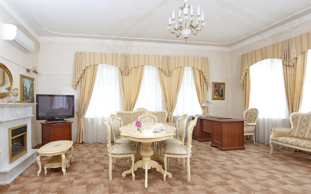 Aristocrat Boutique Hotel