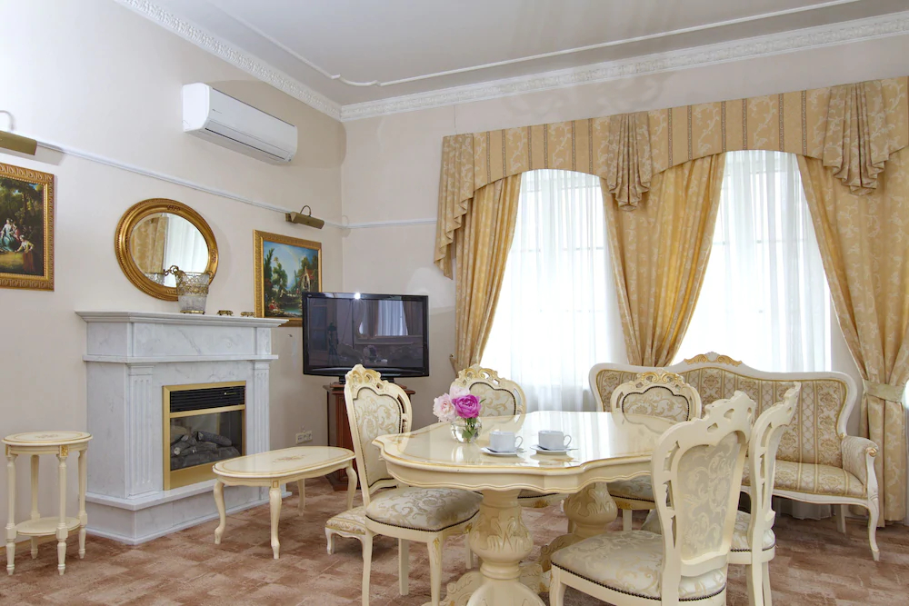 Aristocrat Boutique Hotel