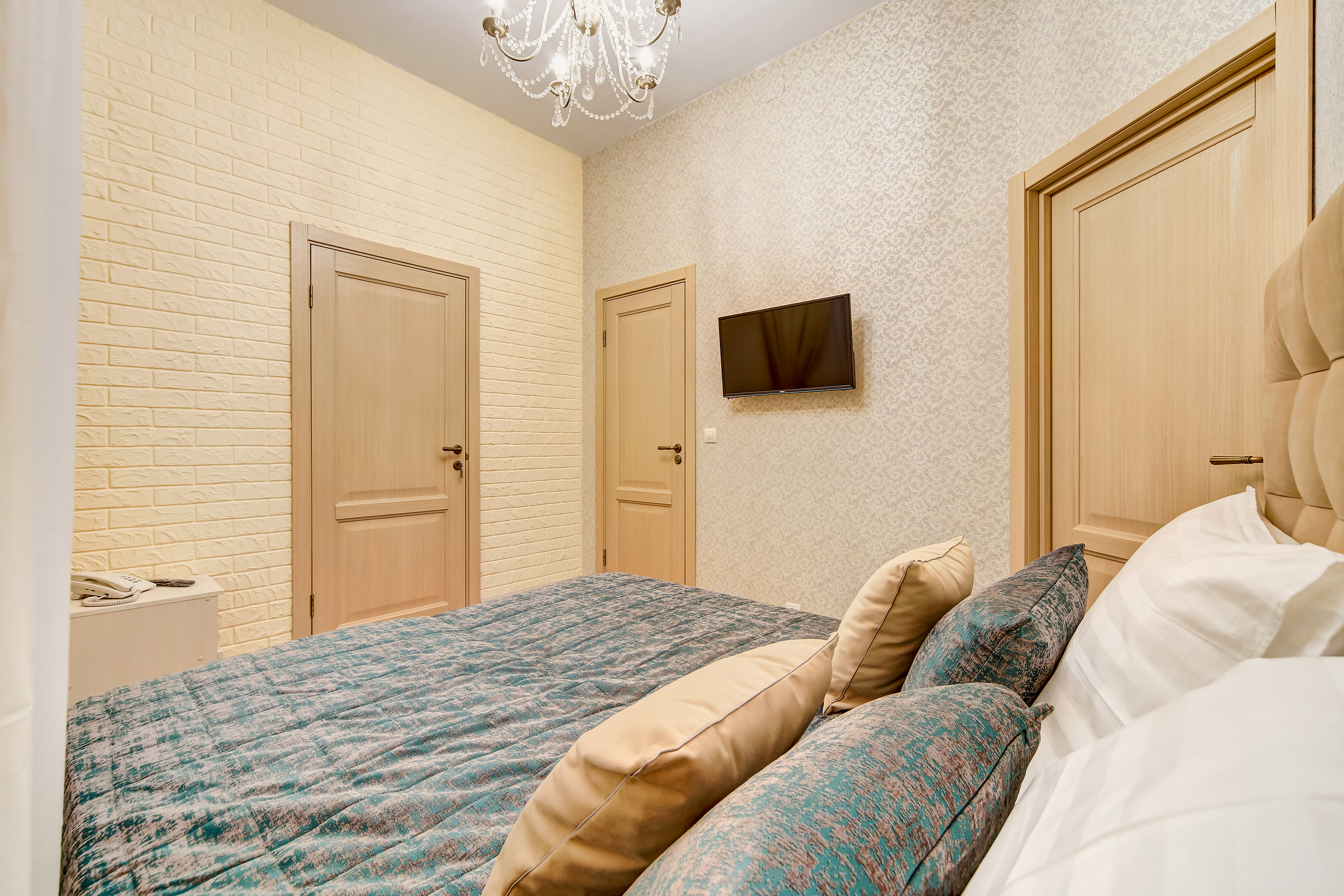 Guest rooms at Chaykovskogo 22
