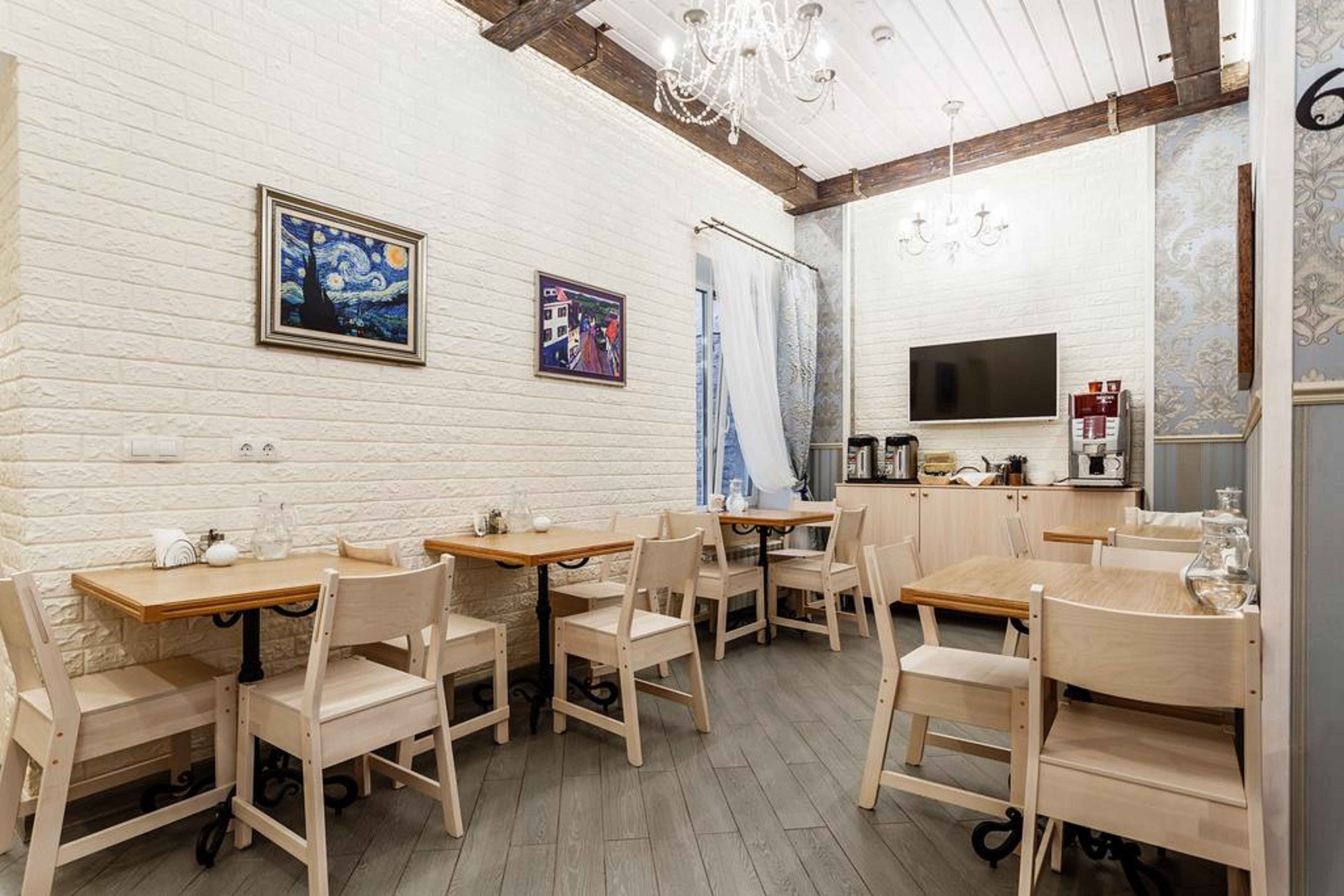 Guest rooms at Chaykovskogo 22