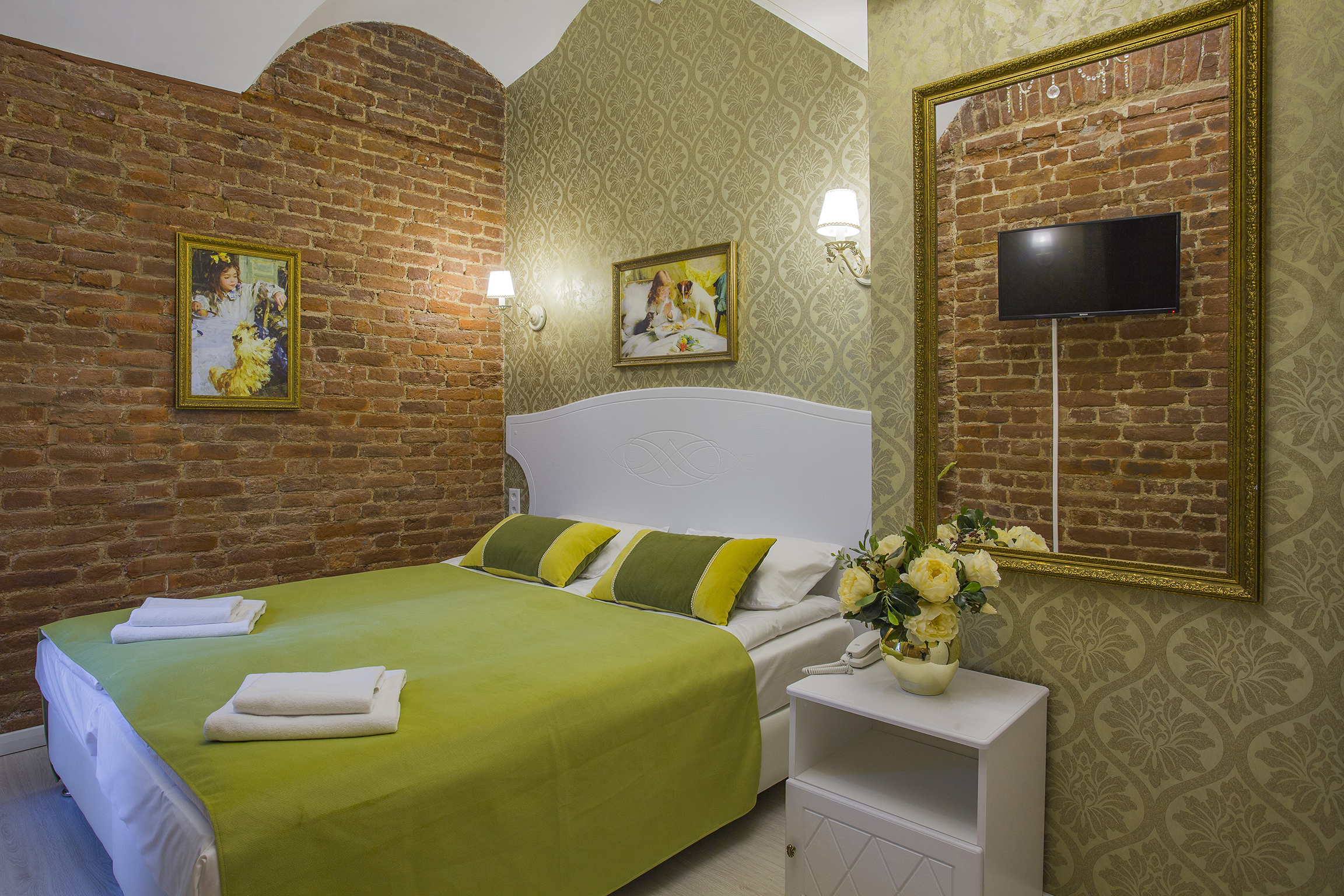Catherine Art Hotel