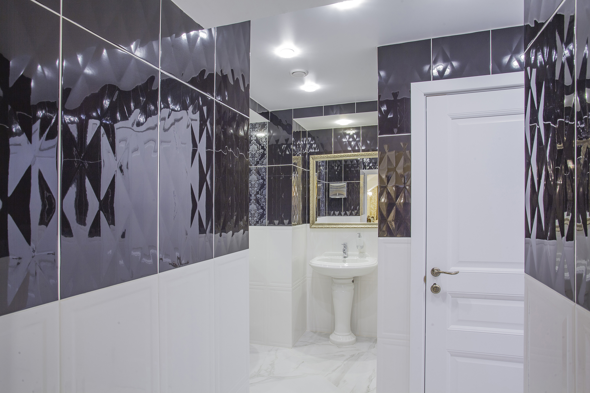 Catherine Art Hotel