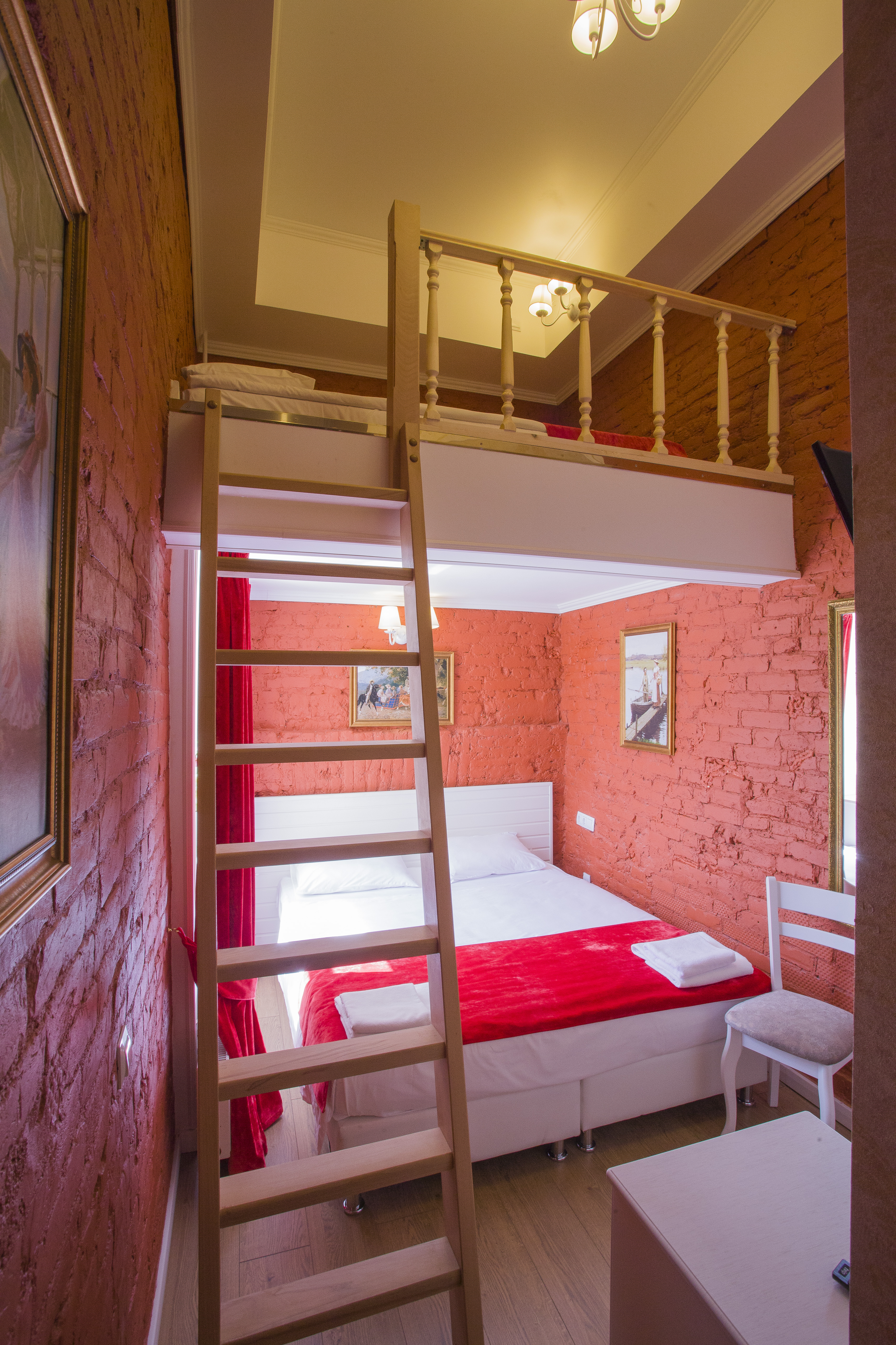 Catherine Art Hotel