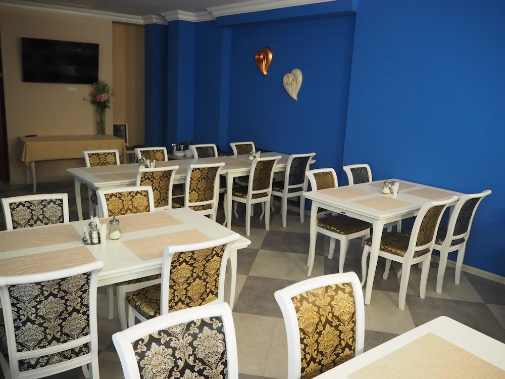 Dell Arte Hotel