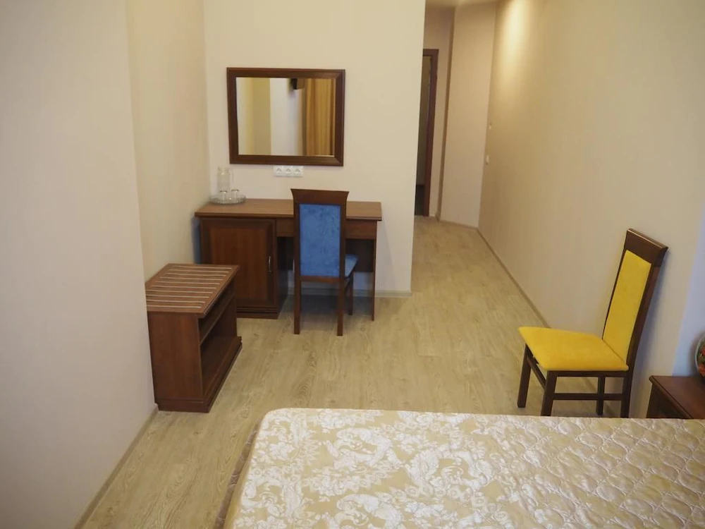 Dell Arte Hotel