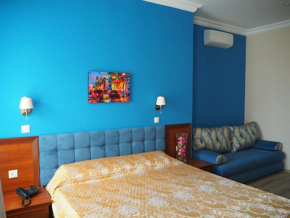 Dell Arte Hotel