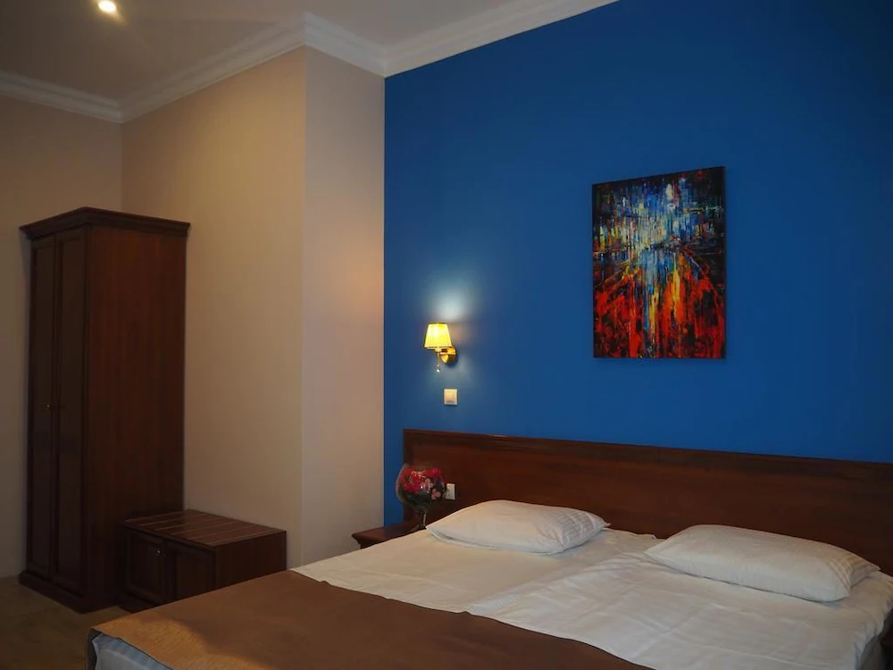 Dell Arte Hotel
