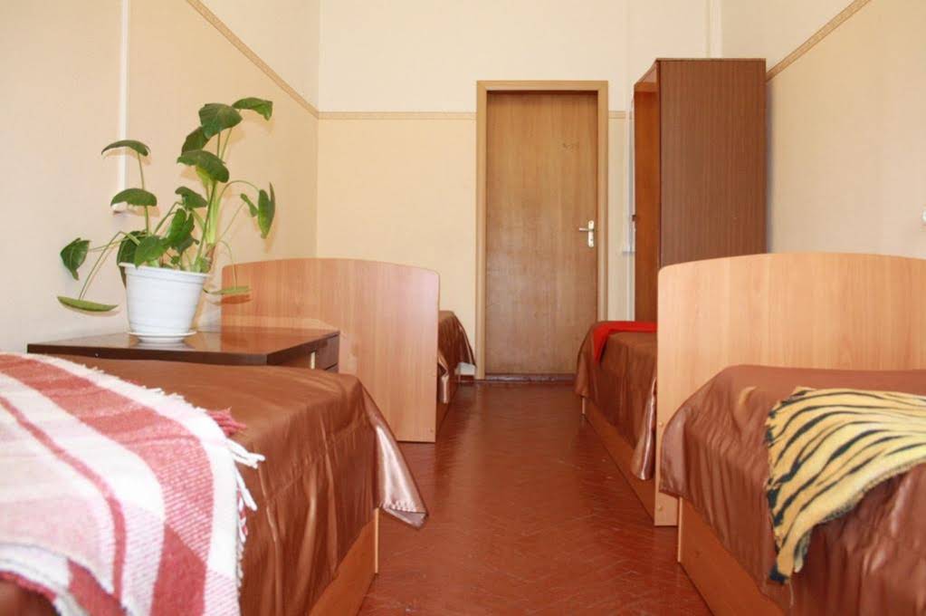 Dom Hostel