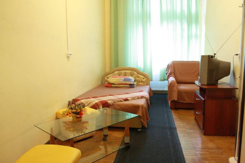 Dom Hostel