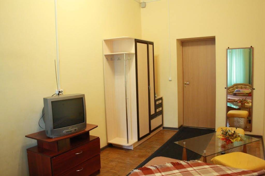 Dom Hostel