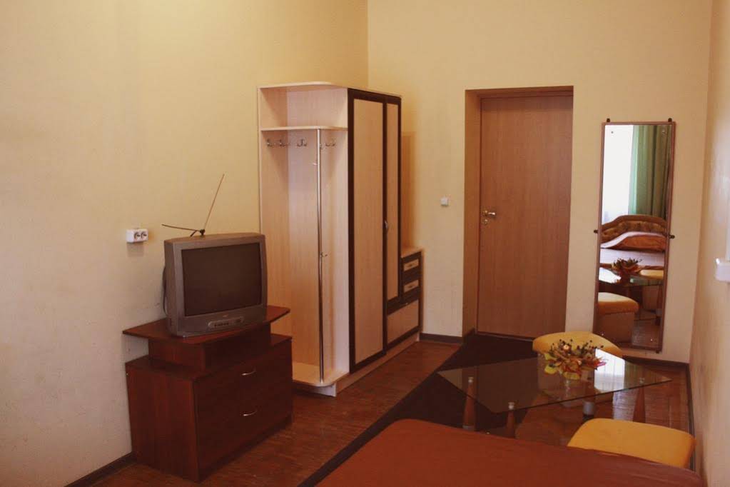 Dom Hostel