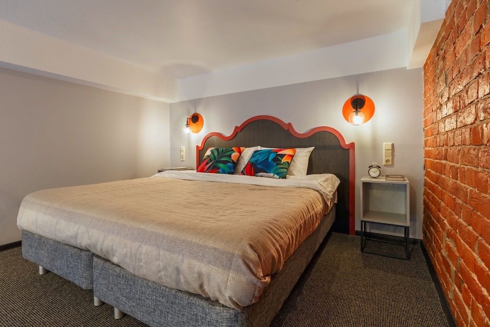 Expo Hotel