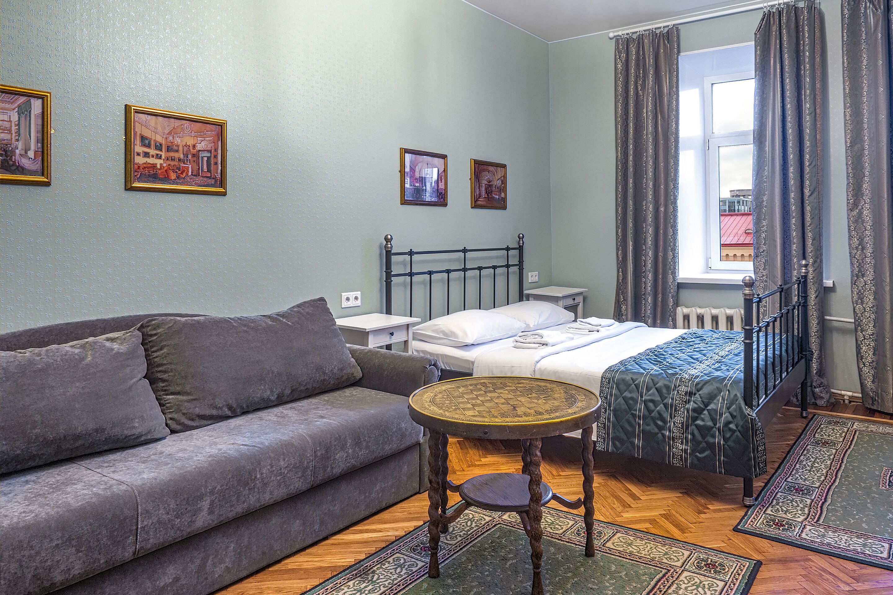 Friends Rooms On Vosstaniya