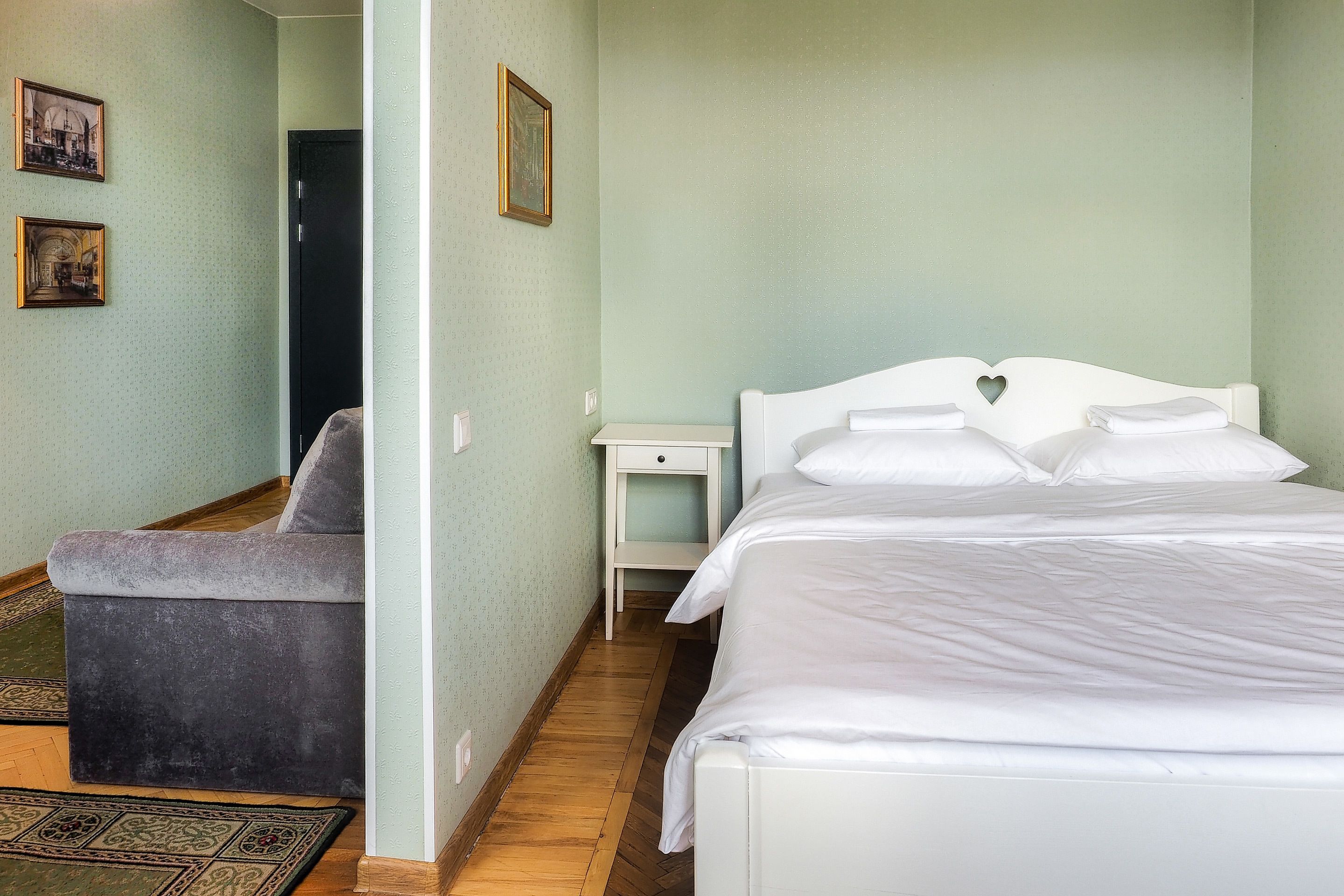 Friends Rooms On Vosstaniya