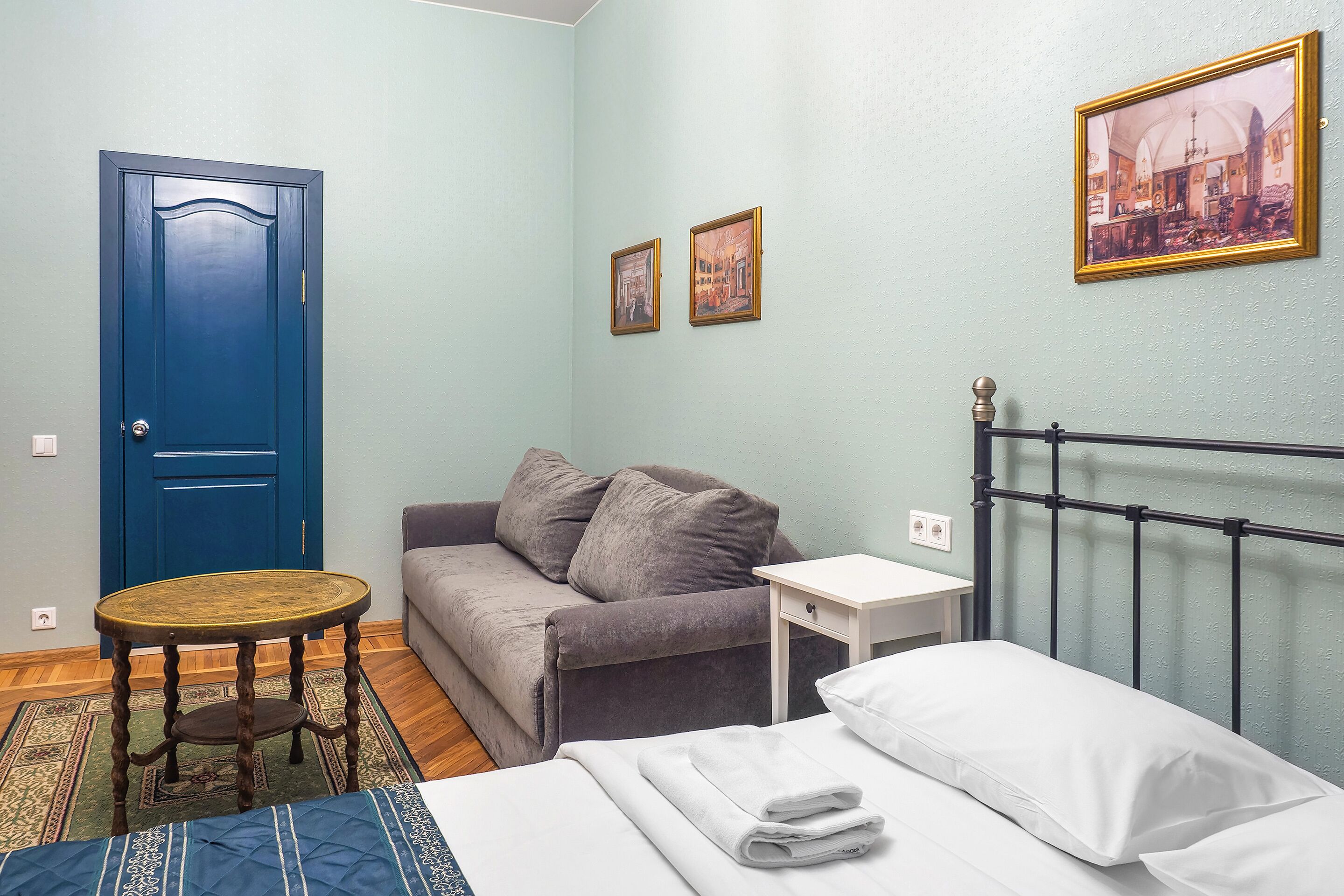 Friends Rooms On Vosstaniya