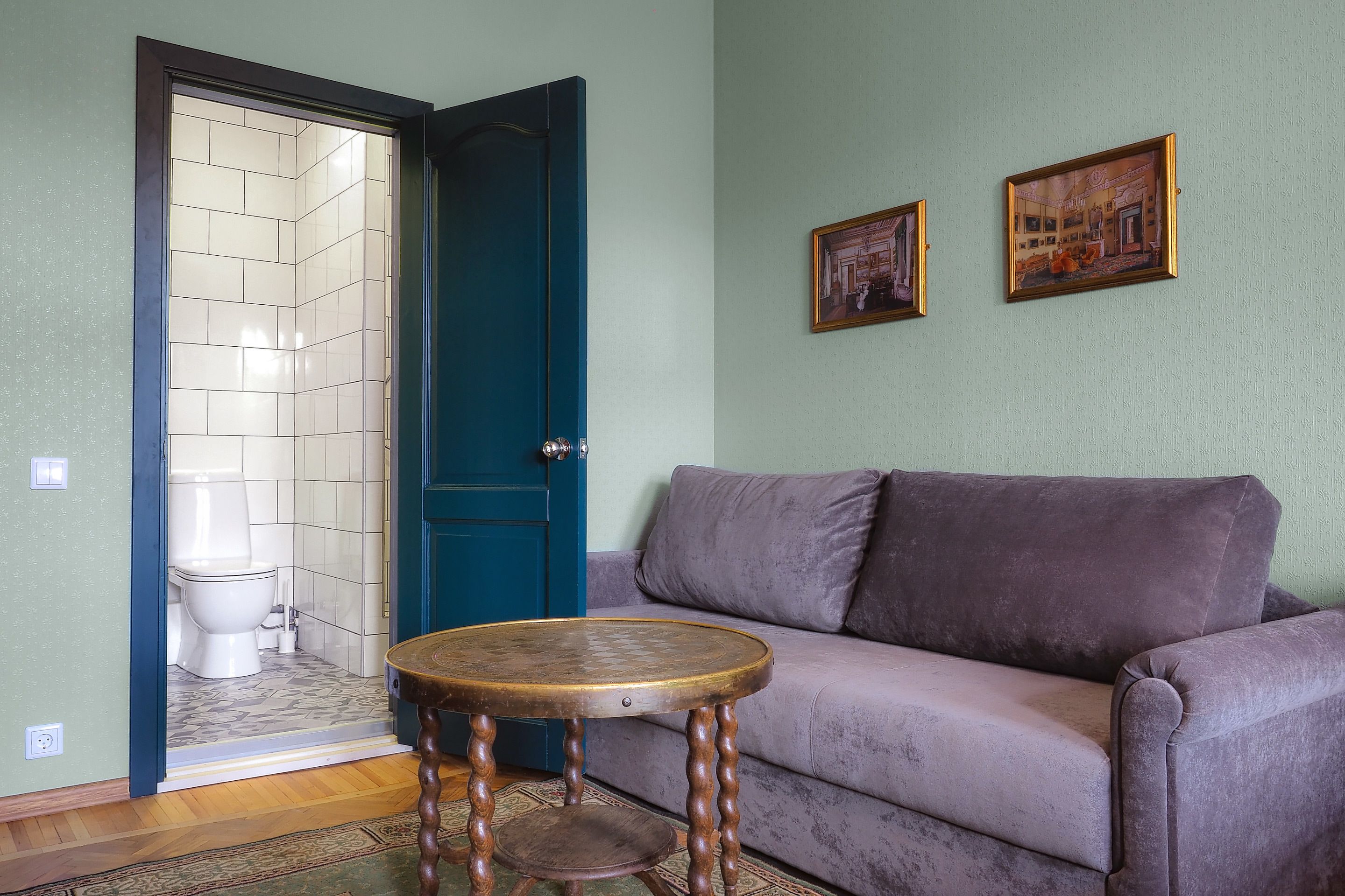 Friends Rooms On Vosstaniya