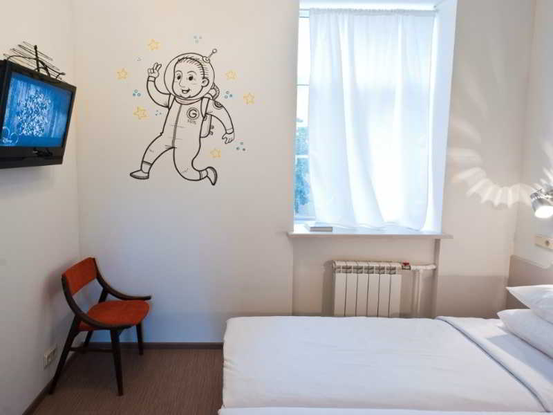 Hostel Friends Graffiti