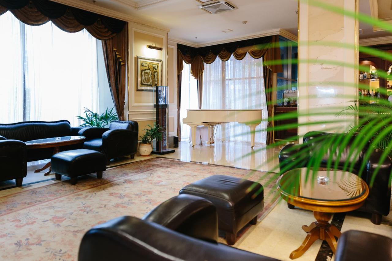 Grand Emerald