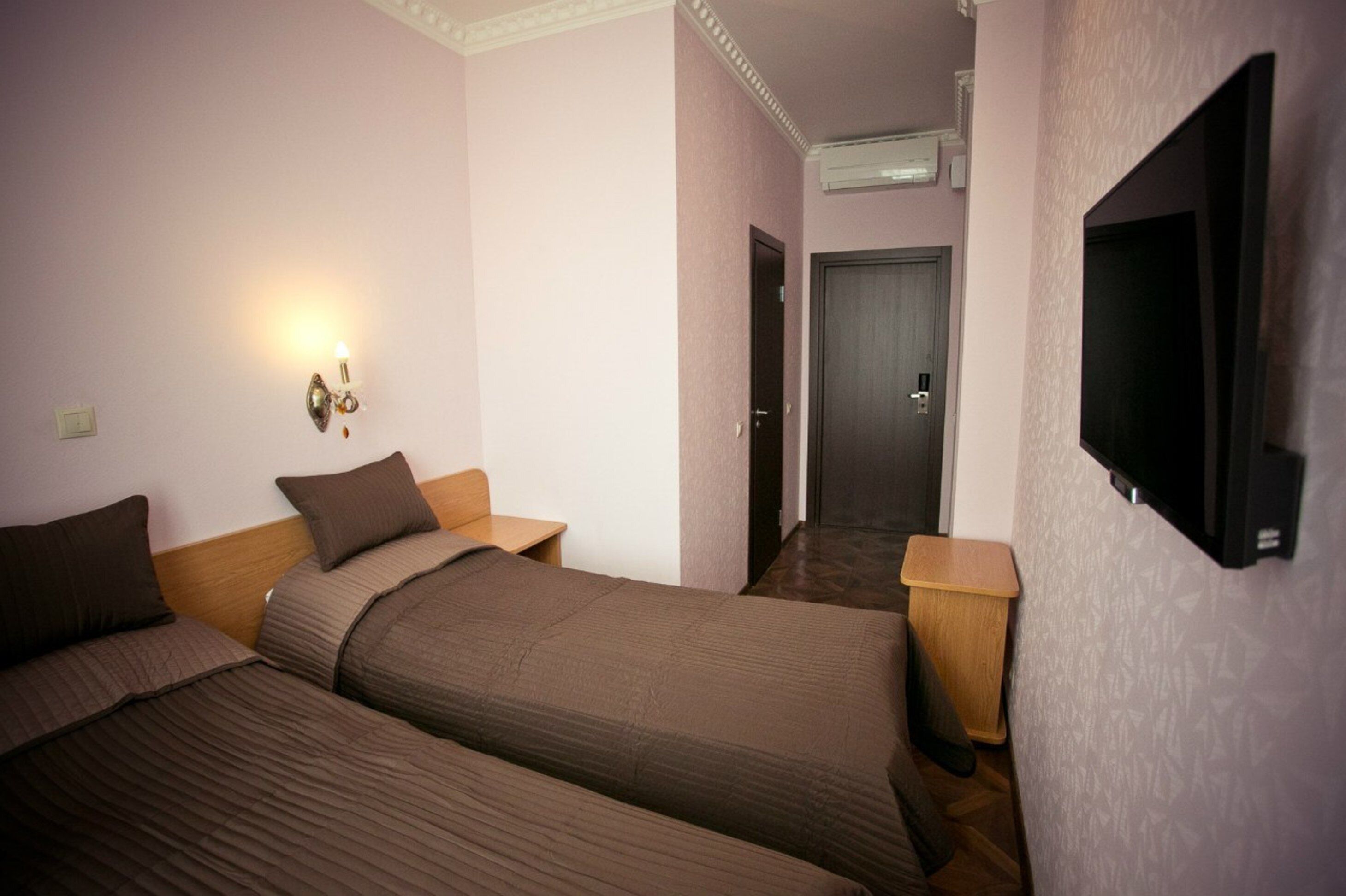 Grand Lion Hotel