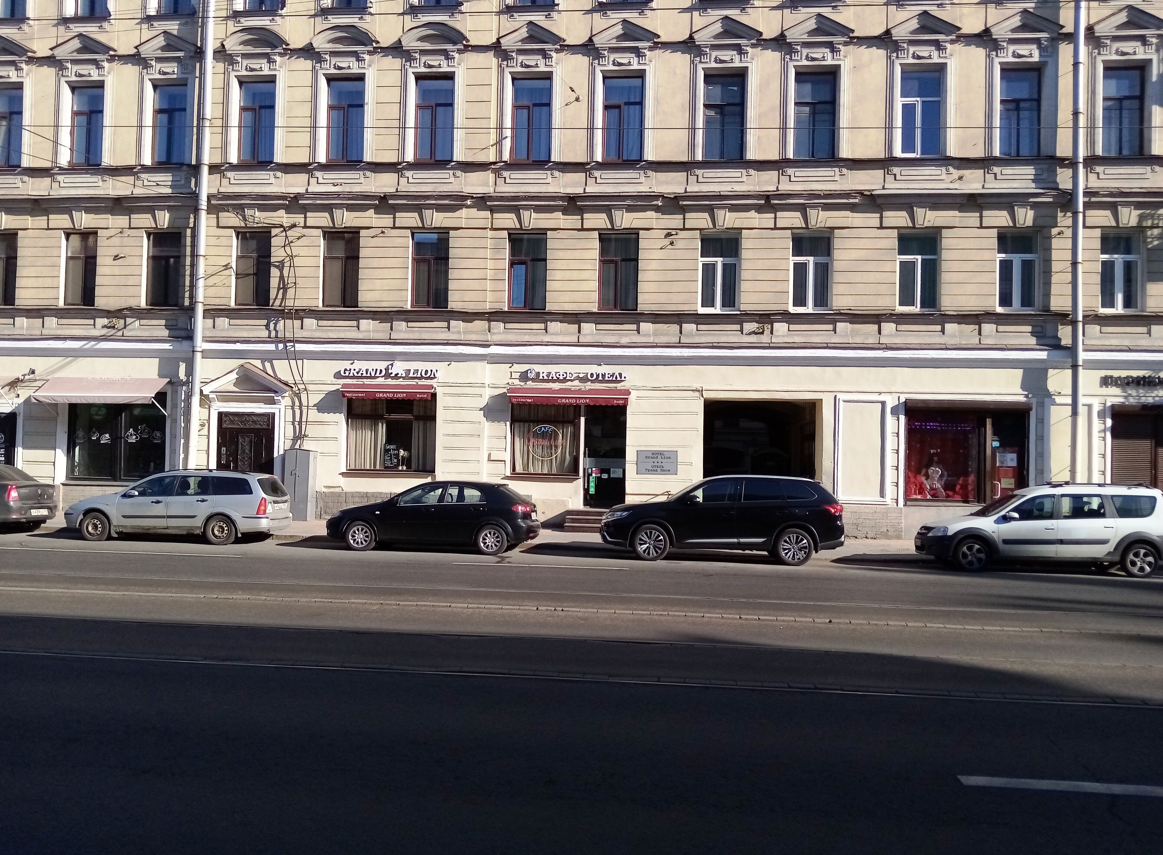 Grand Lion Hotel