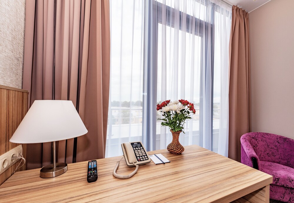 Harbor Club Hotel