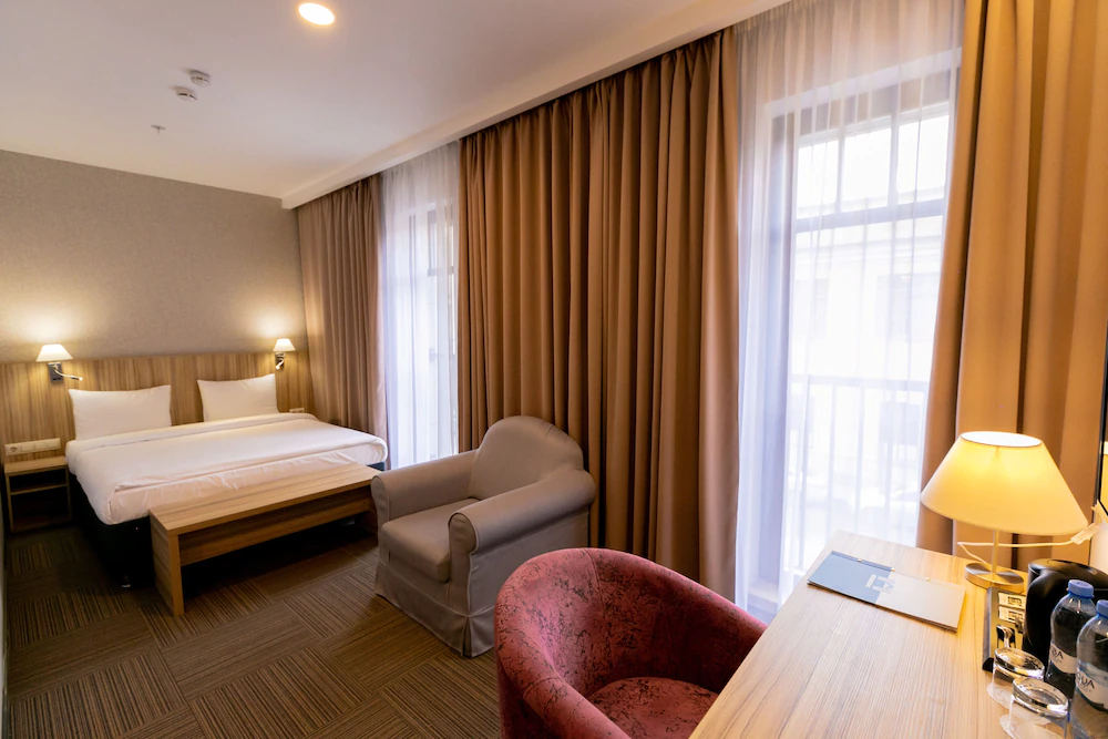 Harbor Club Hotel