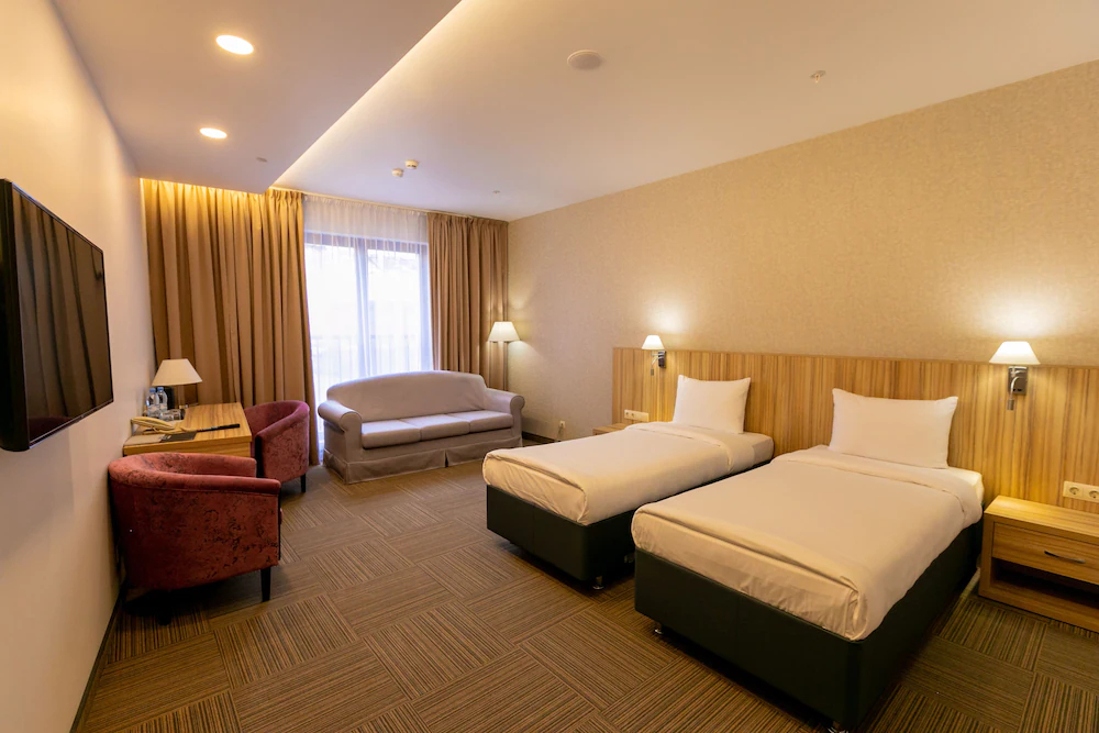 Harbor Club Hotel