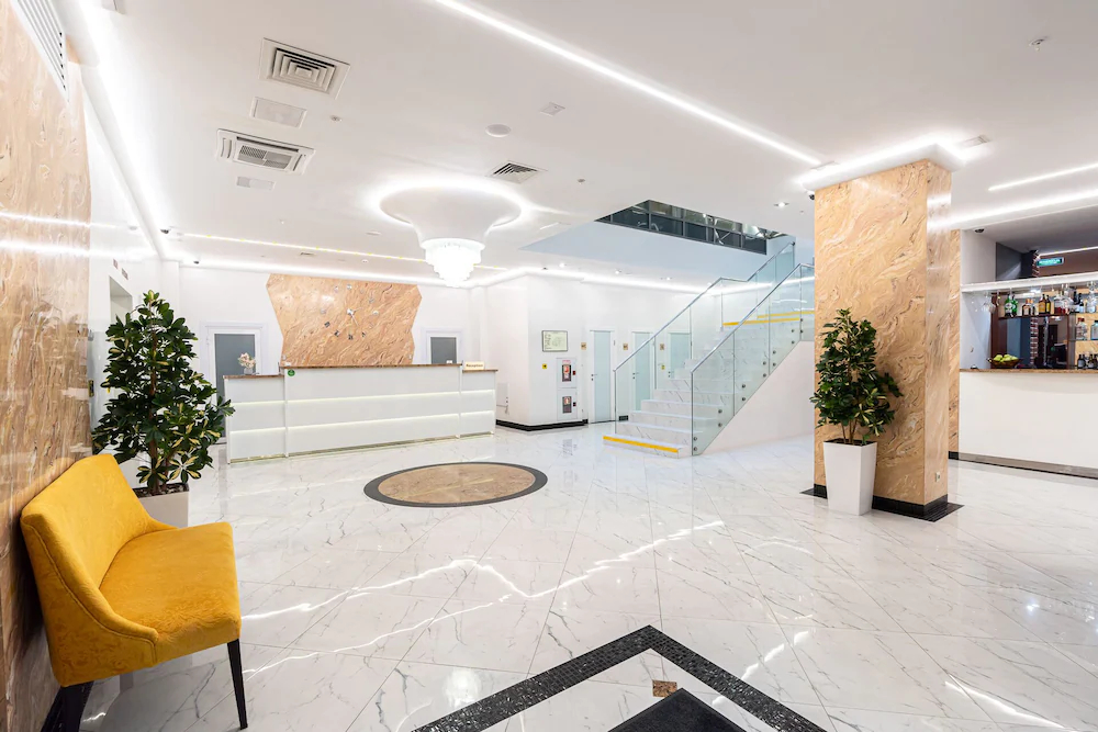Harbor Club Hotel