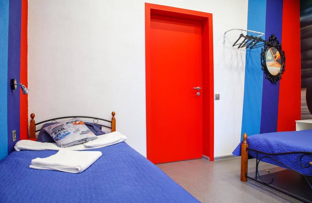 Hostel Racing Paradise