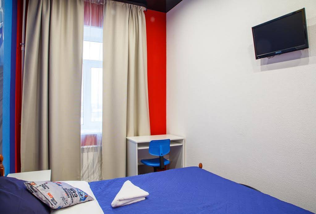 Hostel Racing Paradise