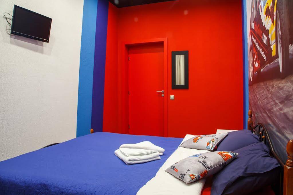 Hostel Racing Paradise