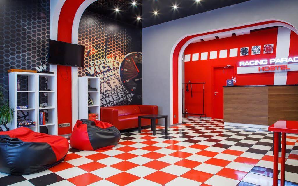 Hostel Racing Paradise