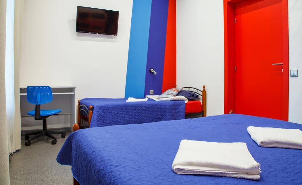 Hostel Racing Paradise