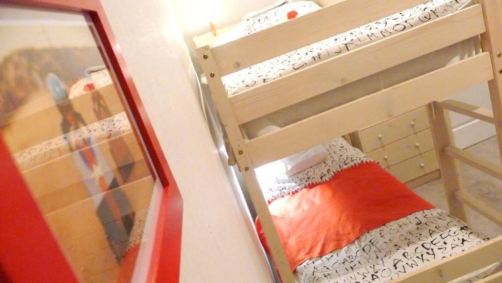 Hostel Red Clothespin