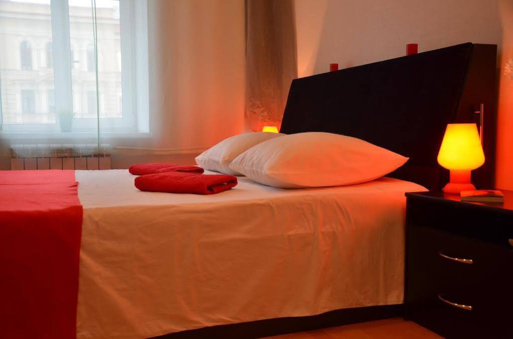 Hostel Red Clothespin