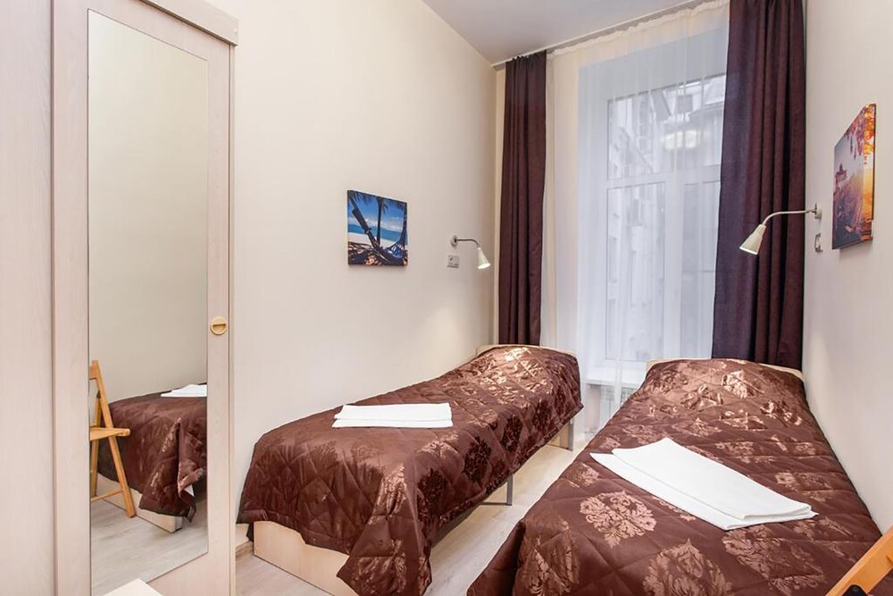 Hotel Democrat on Nevskiy 147