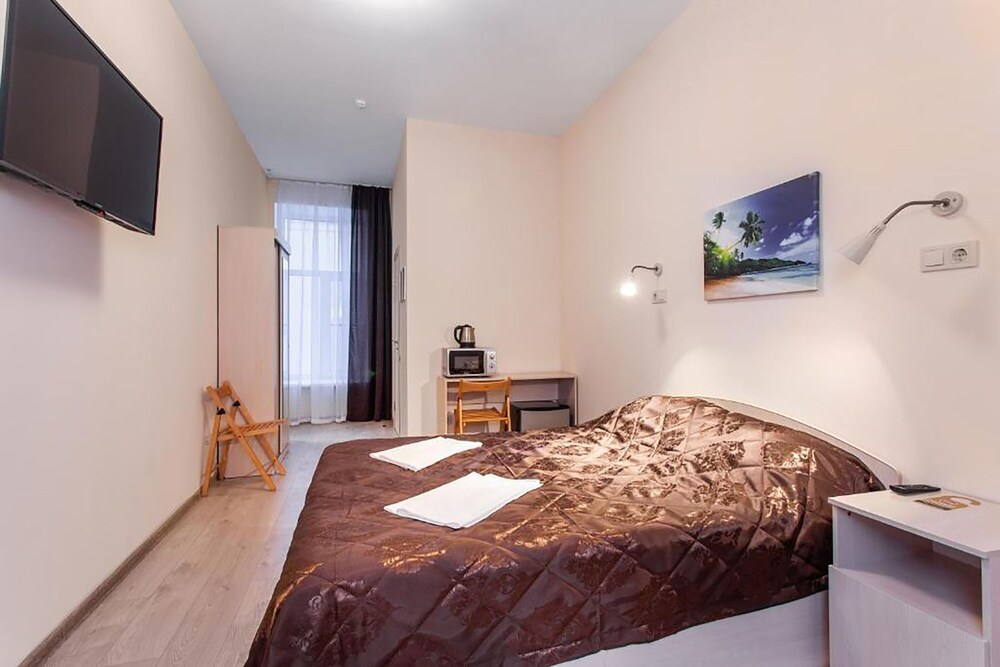 Hotel Democrat on Nevskiy 147