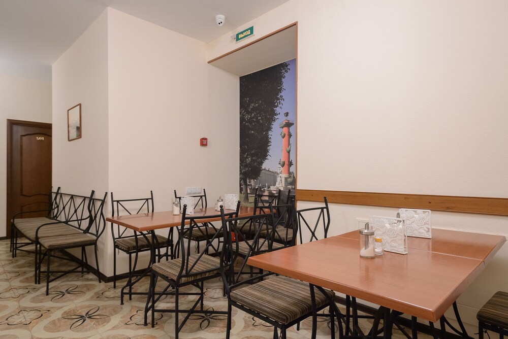 Hotel Democrat on Nevskiy 147