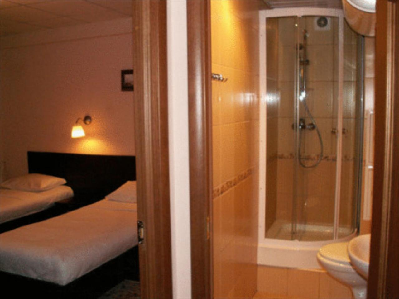 Invite Hotel House Of Ruehl