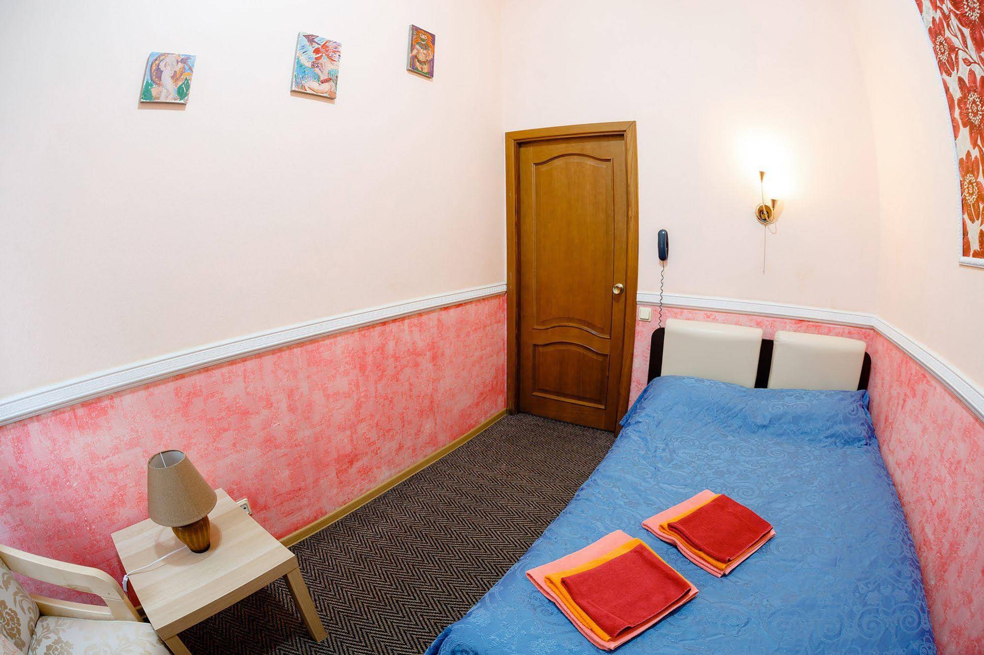 Iskra Hotel